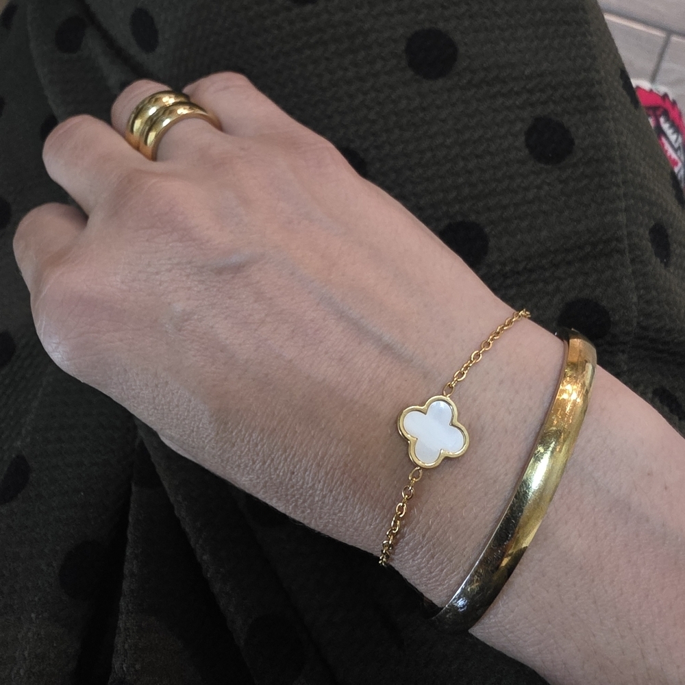 NWT Louise Carter White Clover Bracelet 9" Waterproof 18K Gold PVD - Picture 4 of 4